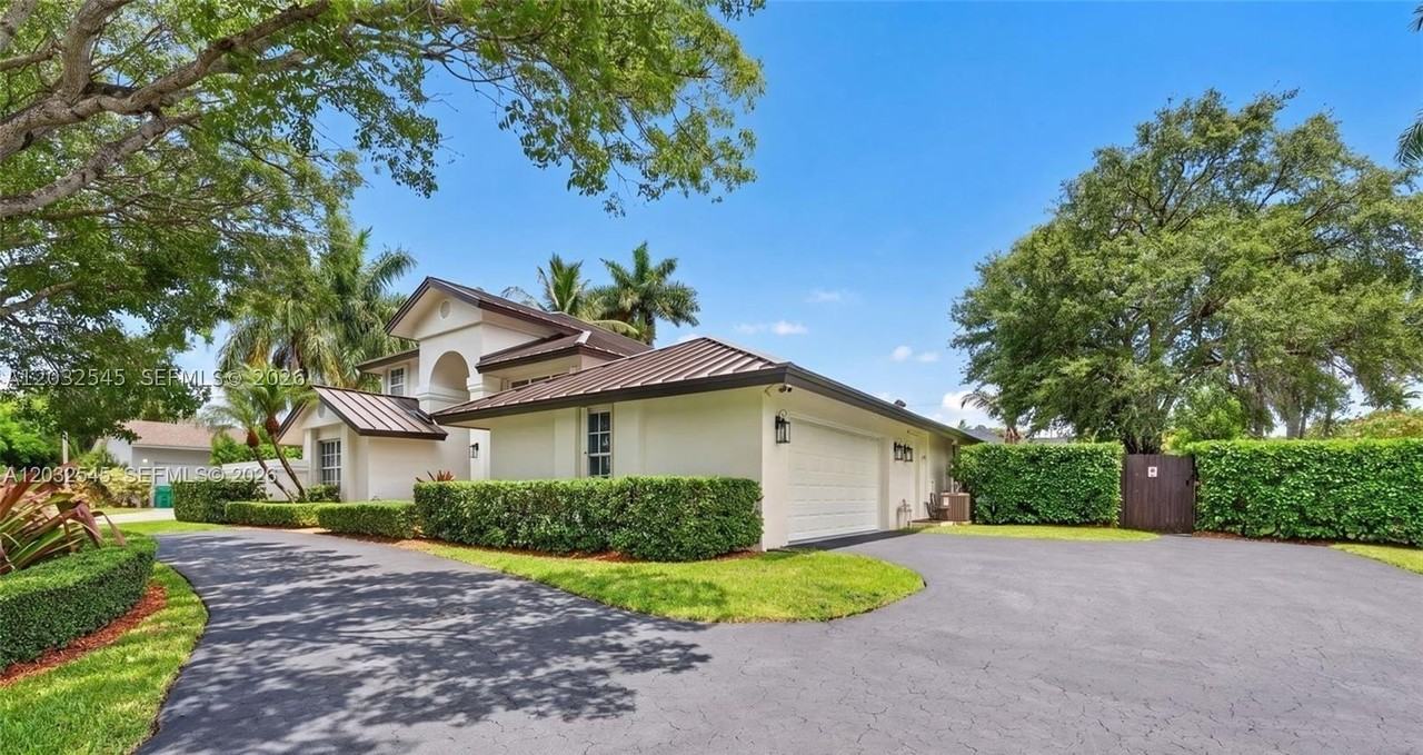8224 Sw 178th Ter - Photo 3 of 50