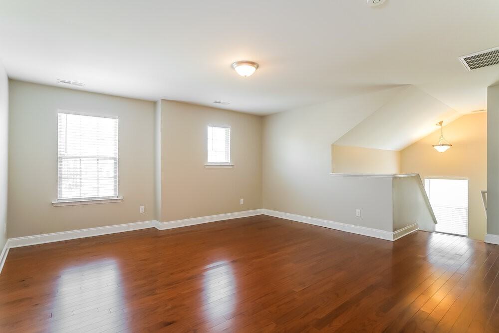 335 Clubhouse Dr - Photo 6 of 17