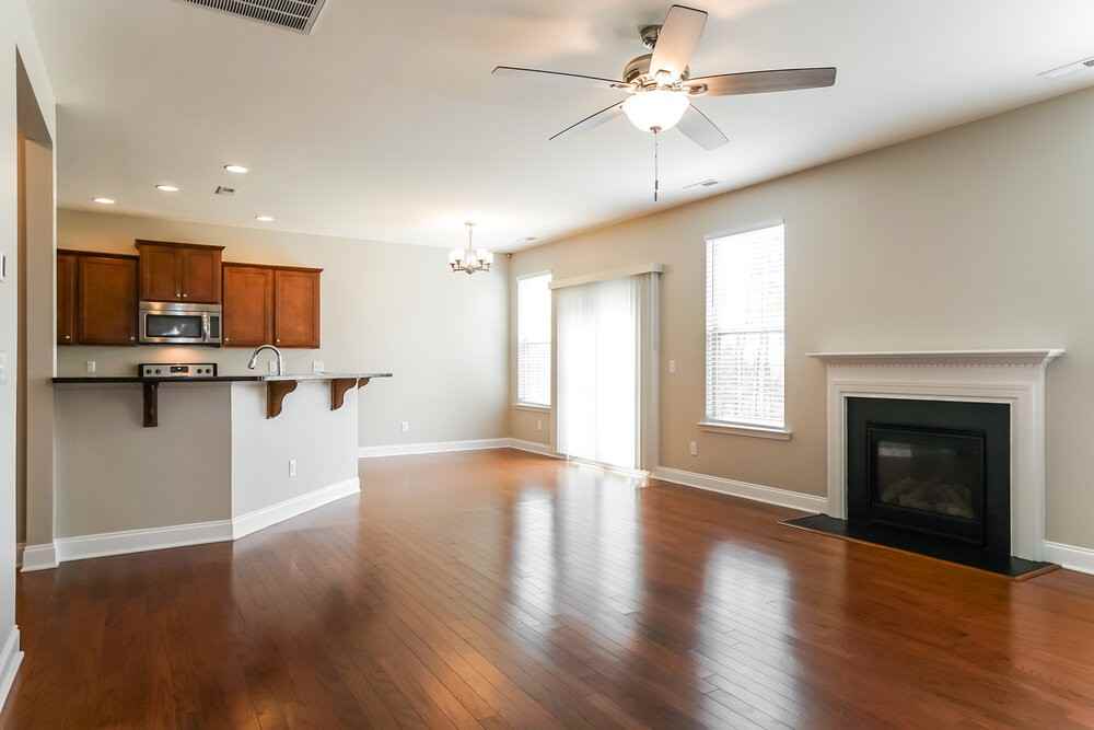 335 Clubhouse Dr - Photo 7 of 17