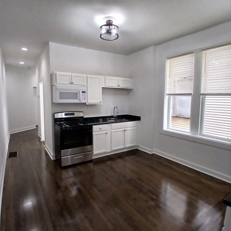 4058 W Hirsch St #1 - Photo 3 of 13