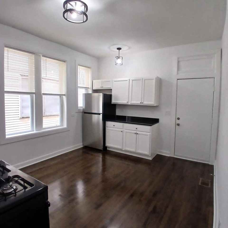 4058 W Hirsch St #1 - Photo 4 of 13