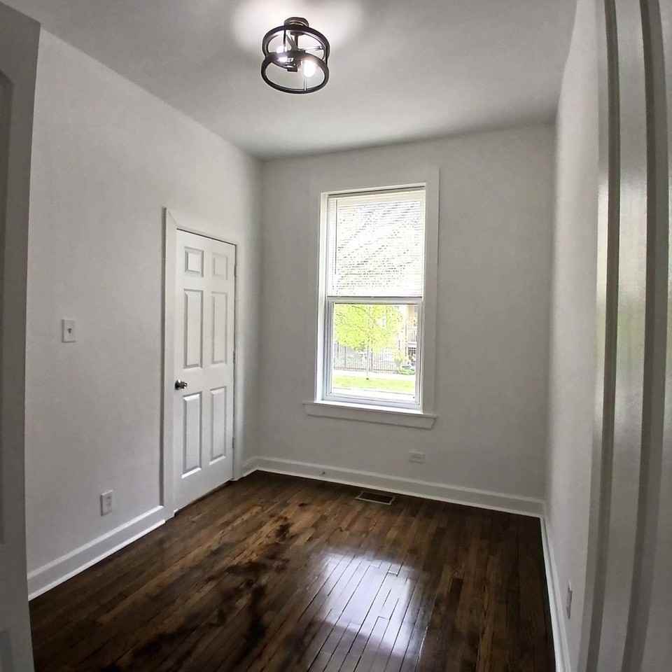4058 W Hirsch St #1 - Photo 7 of 13