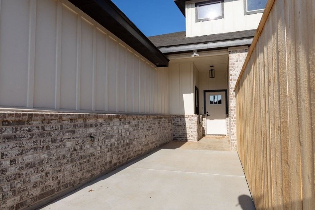 2105 Bryant St - Photo 2 of 9