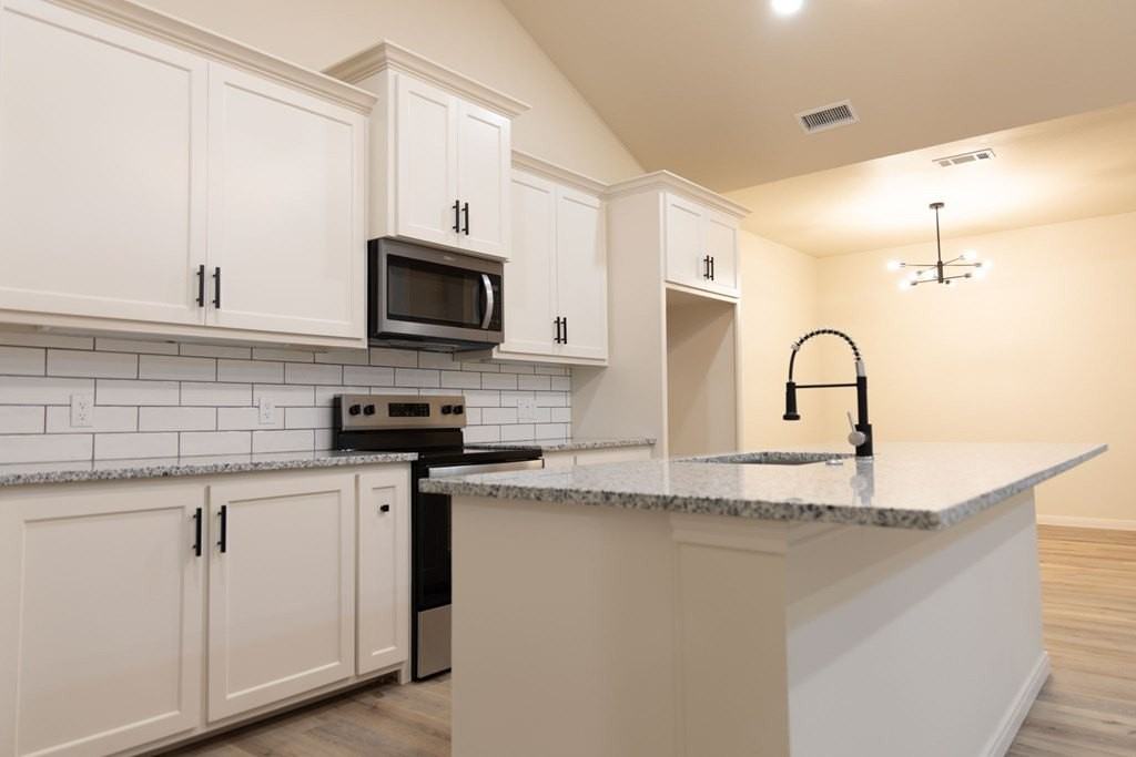 2105 Bryant St - Photo 5 of 9