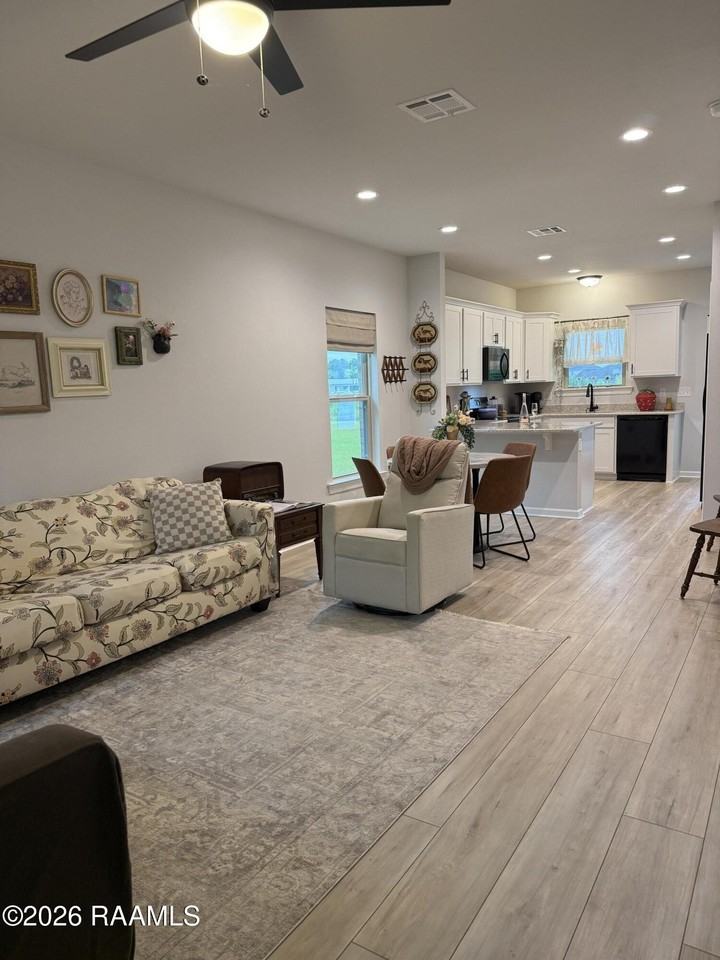 116 Brattle Ct - Photo 2 of 27