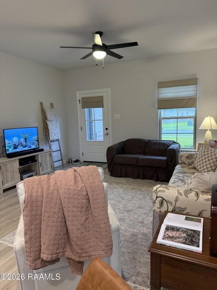 116 Brattle Ct - Photo 3 of 27