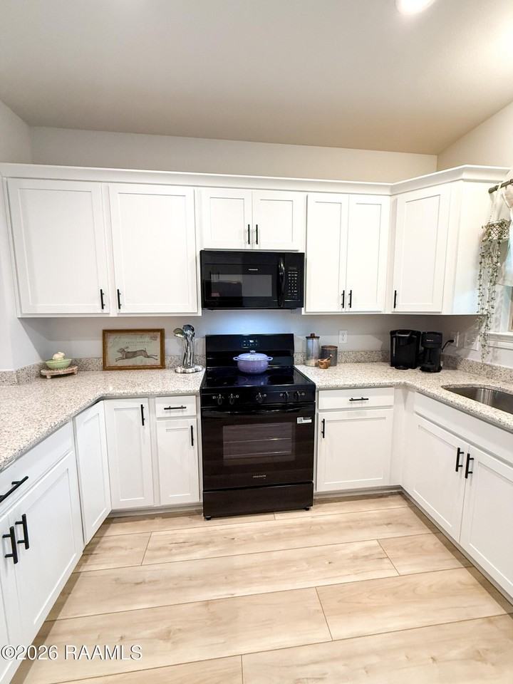 116 Brattle Ct - Photo 7 of 27