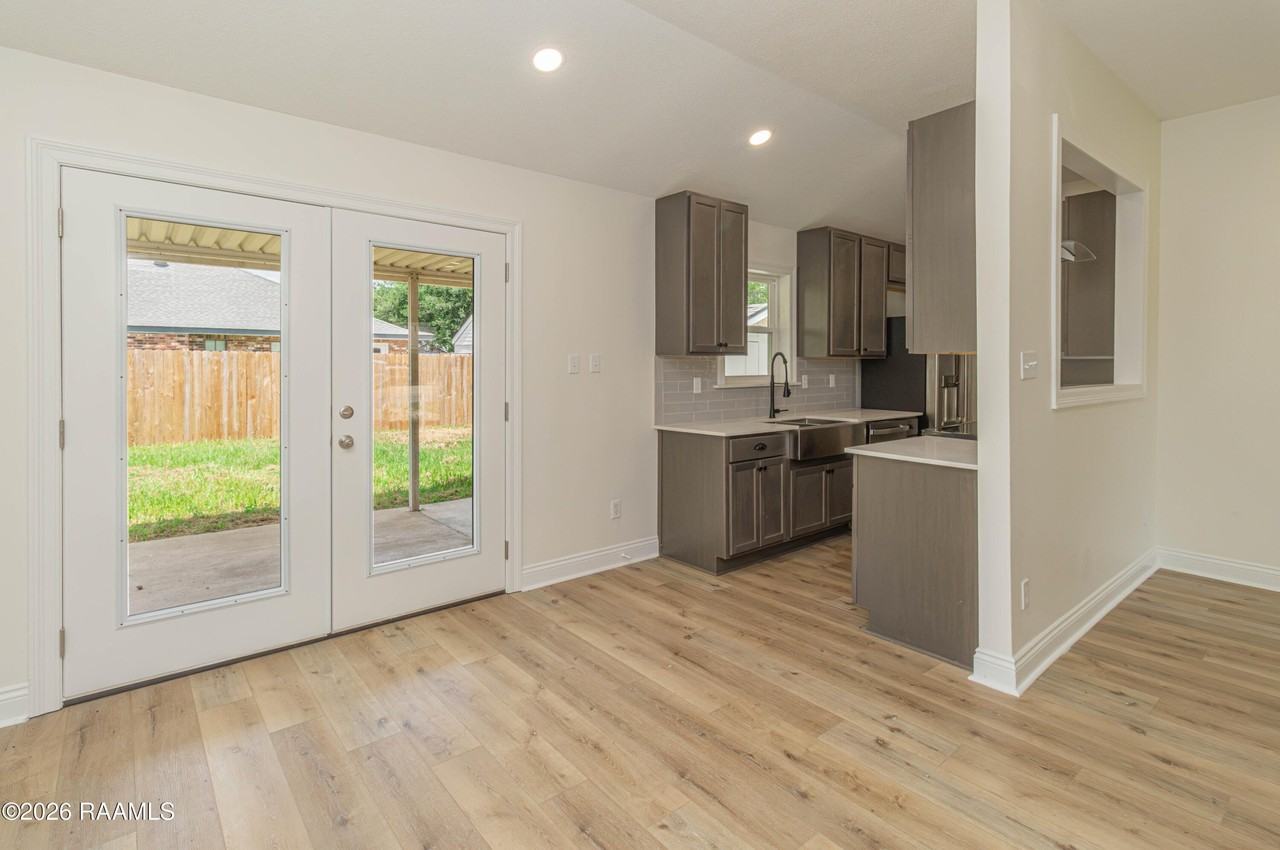 122 Pebble Beach Dr - Photo 4 of 18