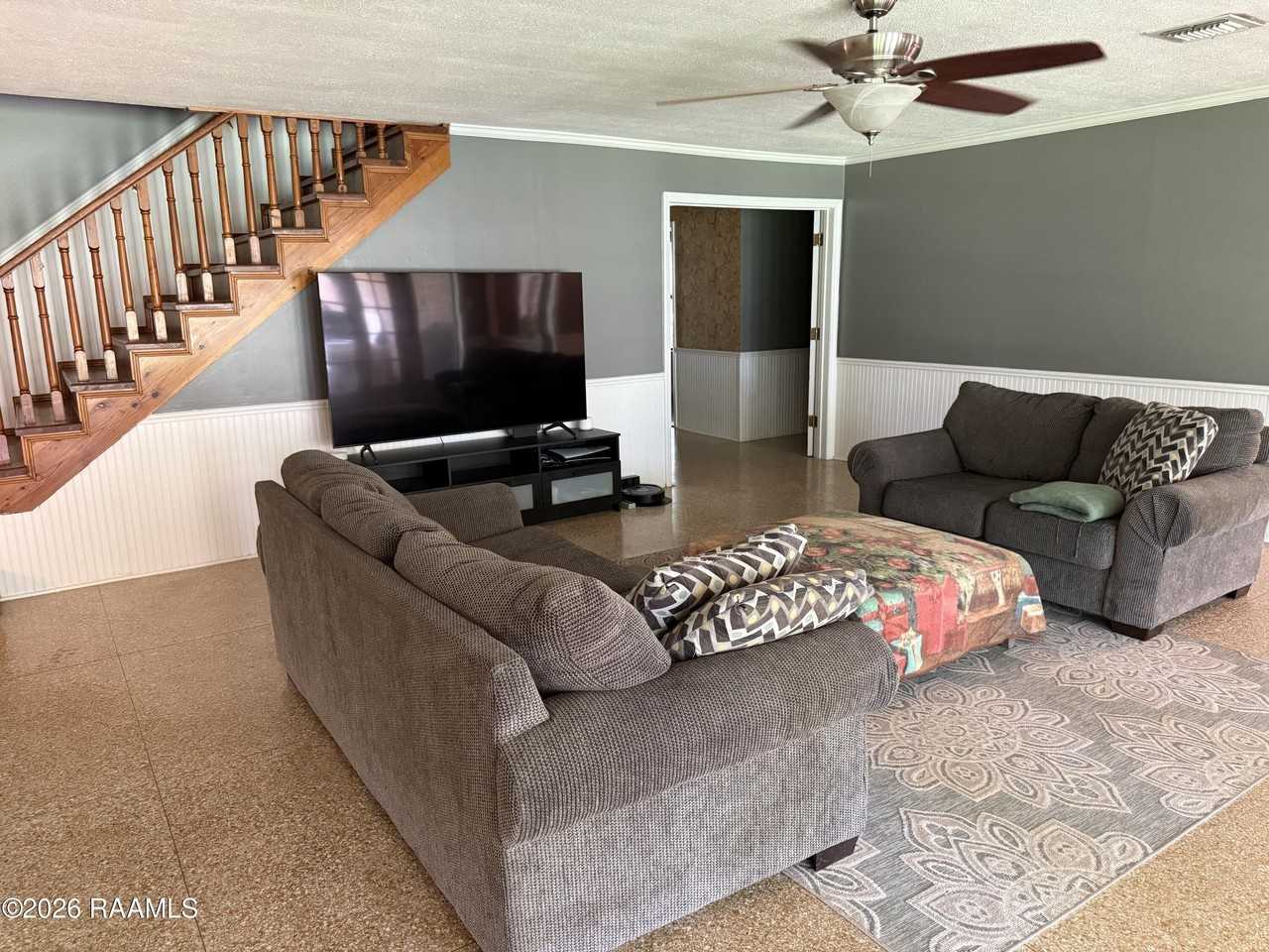 204 Carolyn Dr - Photo 4 of 13