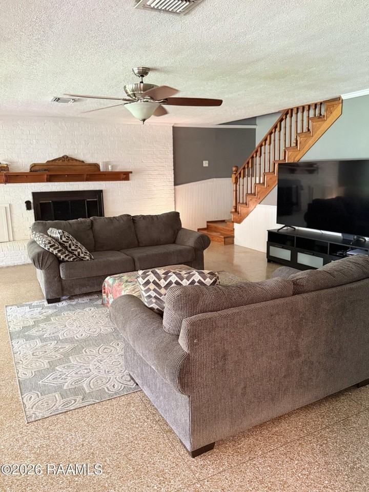 204 Carolyn Dr - Photo 5 of 13
