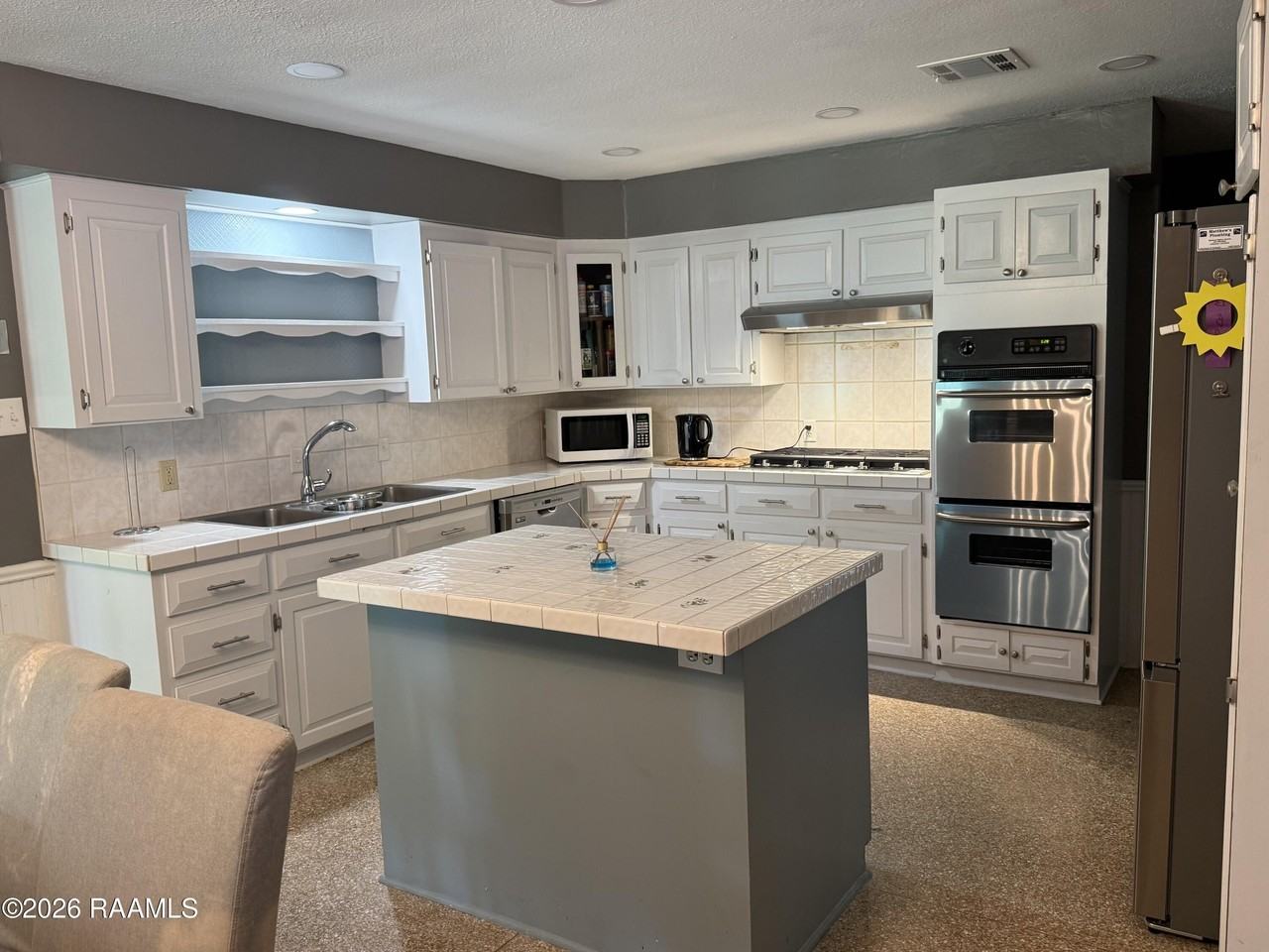 204 Carolyn Dr - Photo 6 of 13