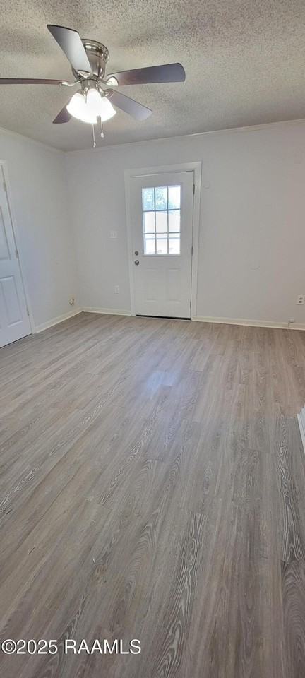 311 4th St #A - Photo 3 of 5