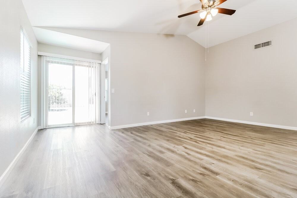 15550 N Ulrich Way - Photo 4 of 16