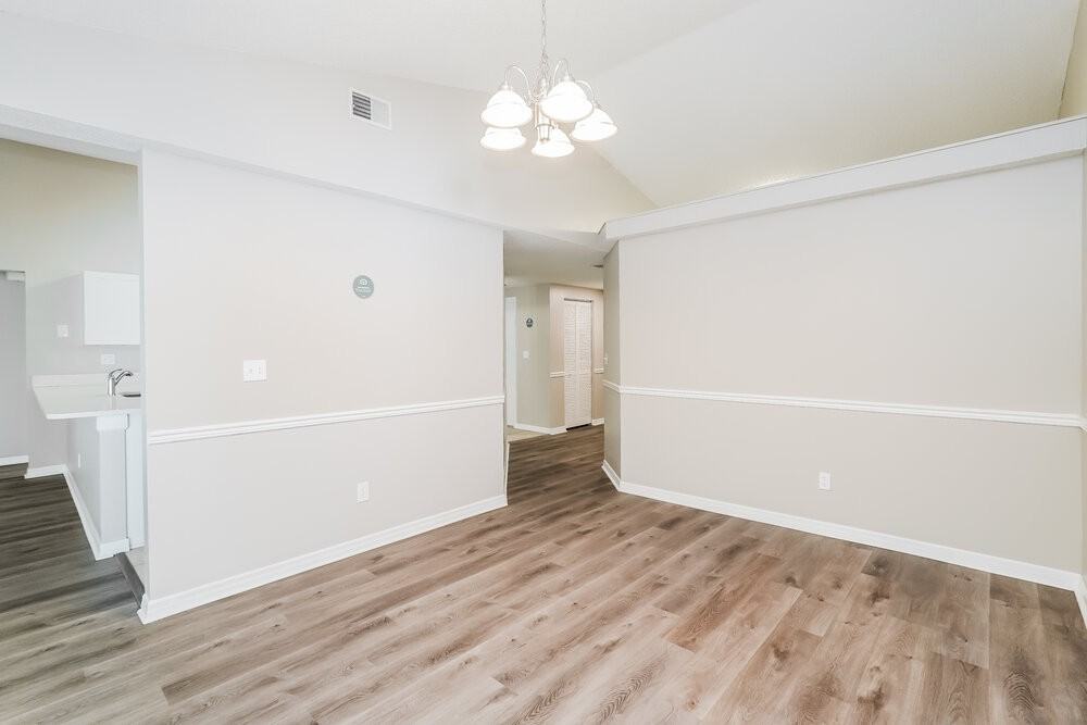 1352 Foxboro Dr - Photo 6 of 16