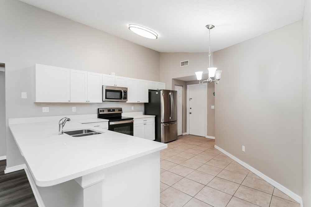 1352 Foxboro Dr - Photo 7 of 16