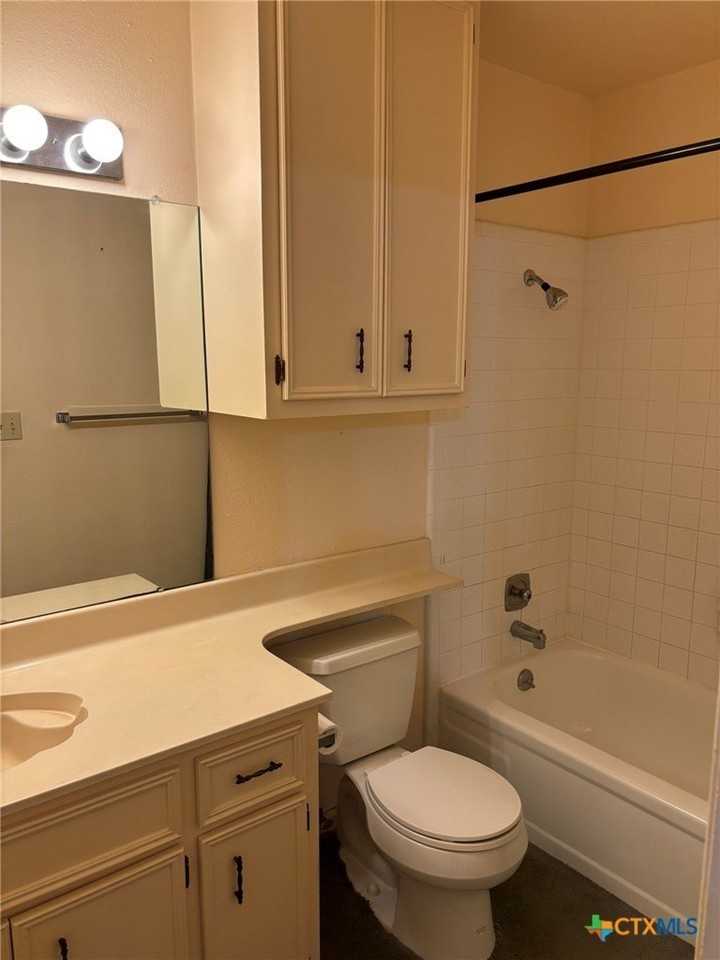 304 Rattan Dr - Photo 2 of 17