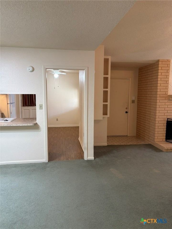304 Rattan Dr - Photo 5 of 17