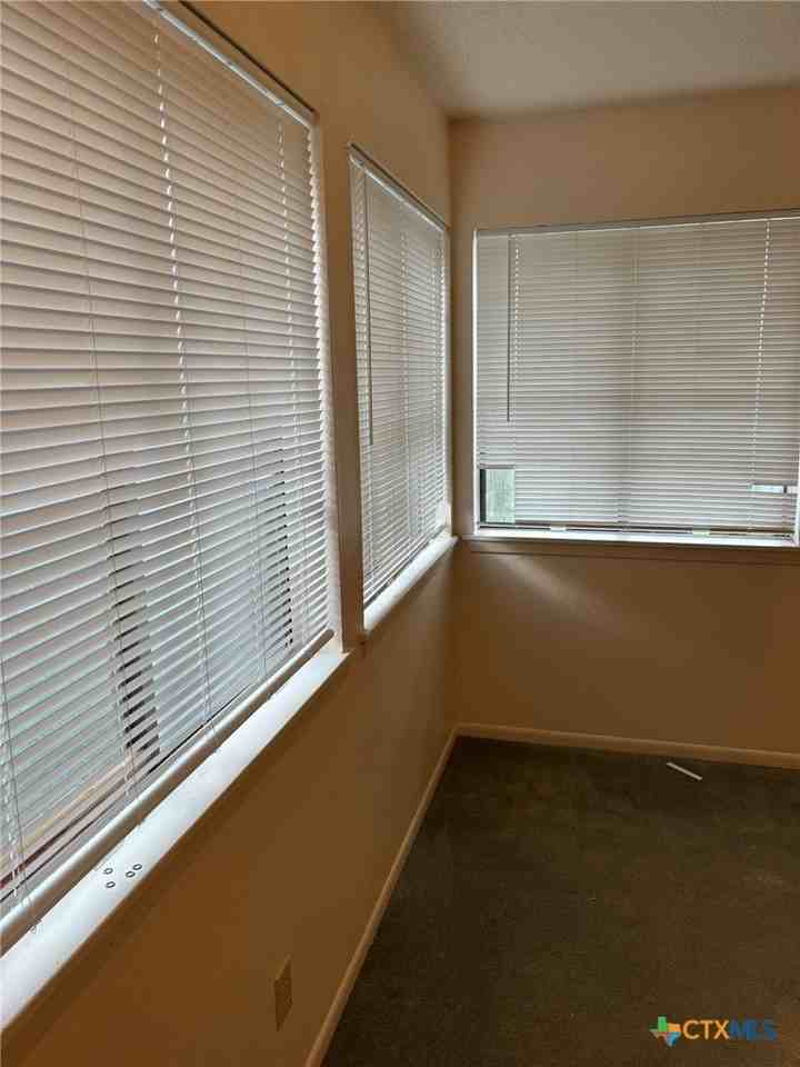 304 Rattan Dr - Photo 7 of 17