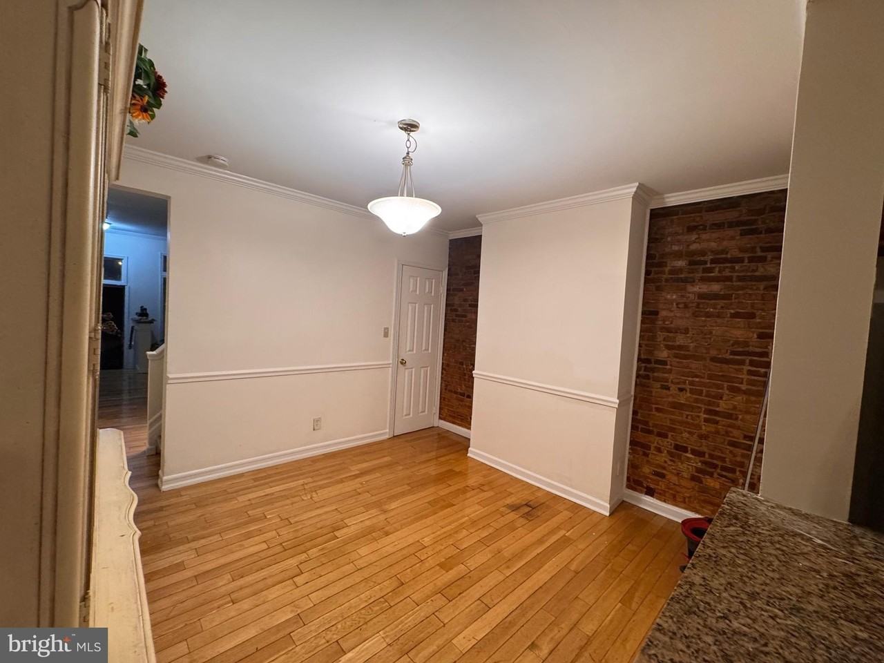 1009 W Fayette St - Photo 2 of 19