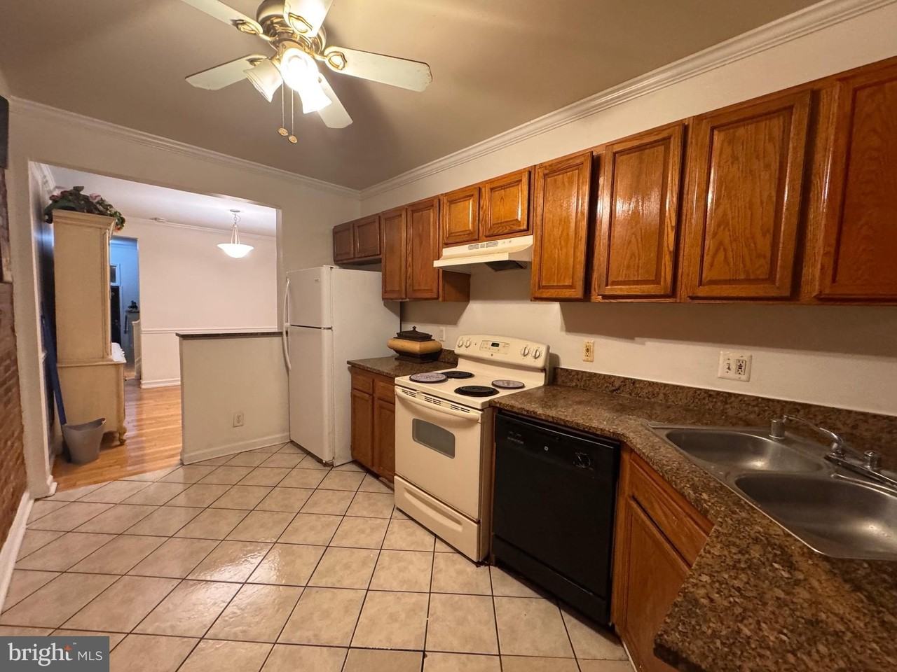 1009 W Fayette St - Photo 3 of 19