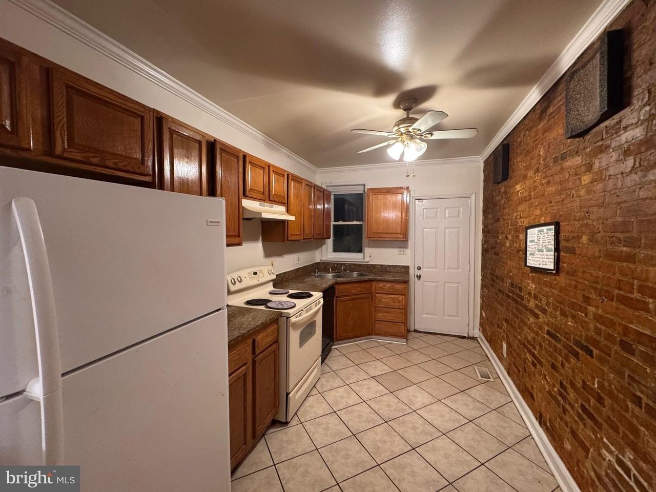 1009 W Fayette St - Photo 5 of 19