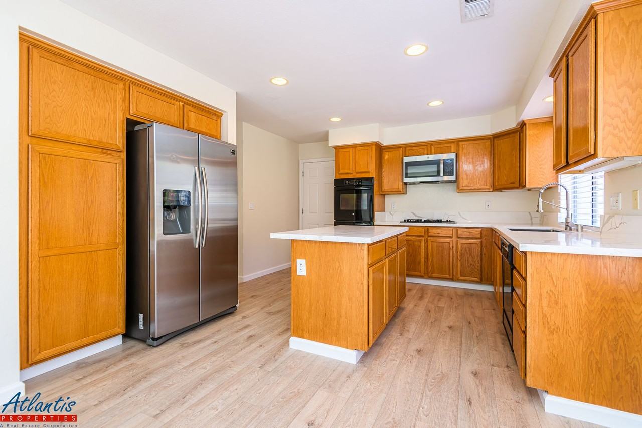 6325 Windrow Ct - Photo 4 of 8