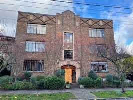 featured image of 3121 Franklin Ave E #23