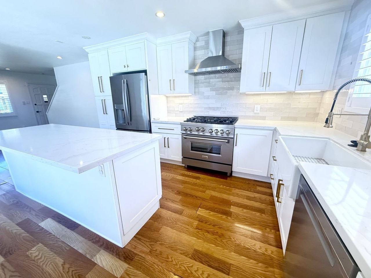 4133 Joan Ave - Photo 4 of 23
