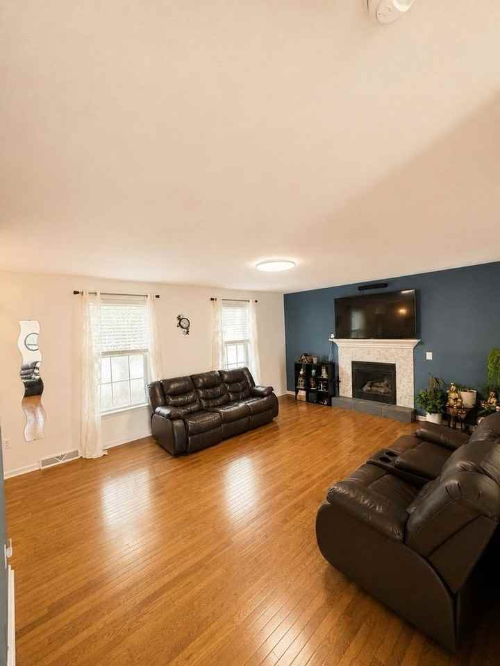 10551 Cherry Grove Ct - Photo 5 of 29