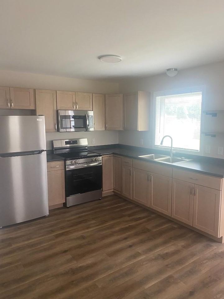 1685B North Ave - Photo 3 of 14