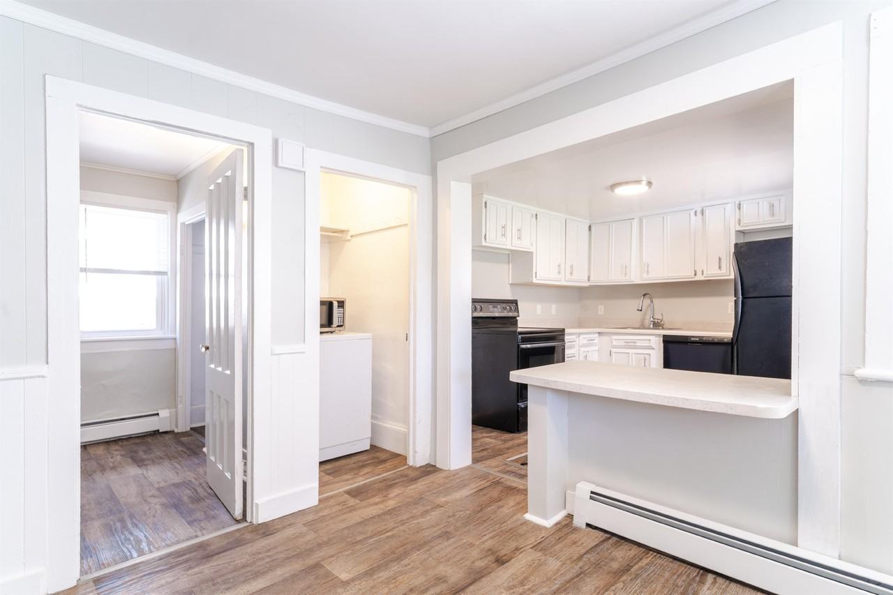 874 6th Ave #SF - Photo 3 of 35