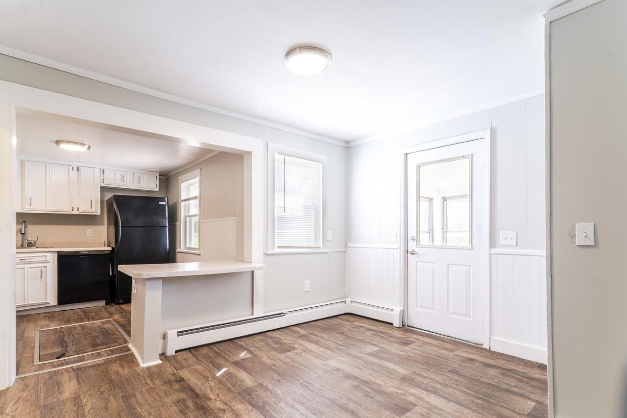 874 6th Ave #SF - Photo 4 of 35