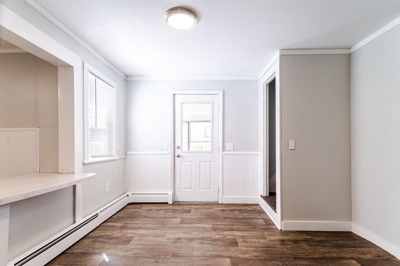874 6th Ave #SF - Photo 5 of 35