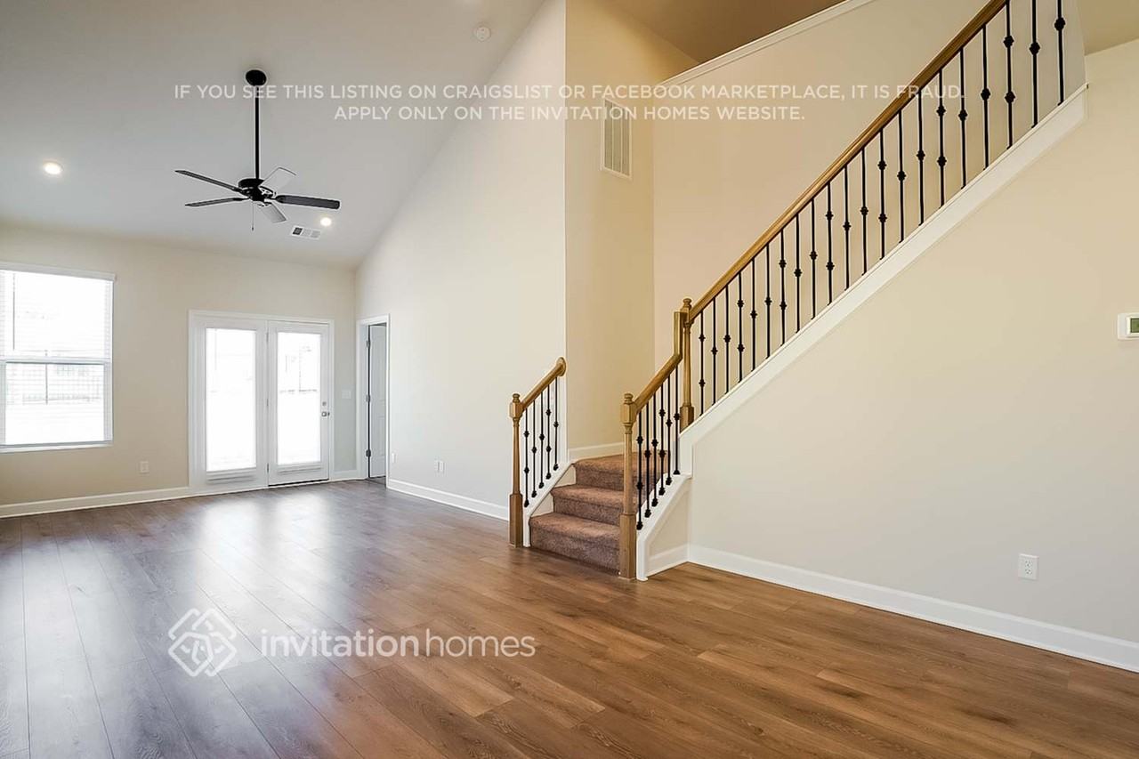 554 Becks Pl - Photo 2 of 16