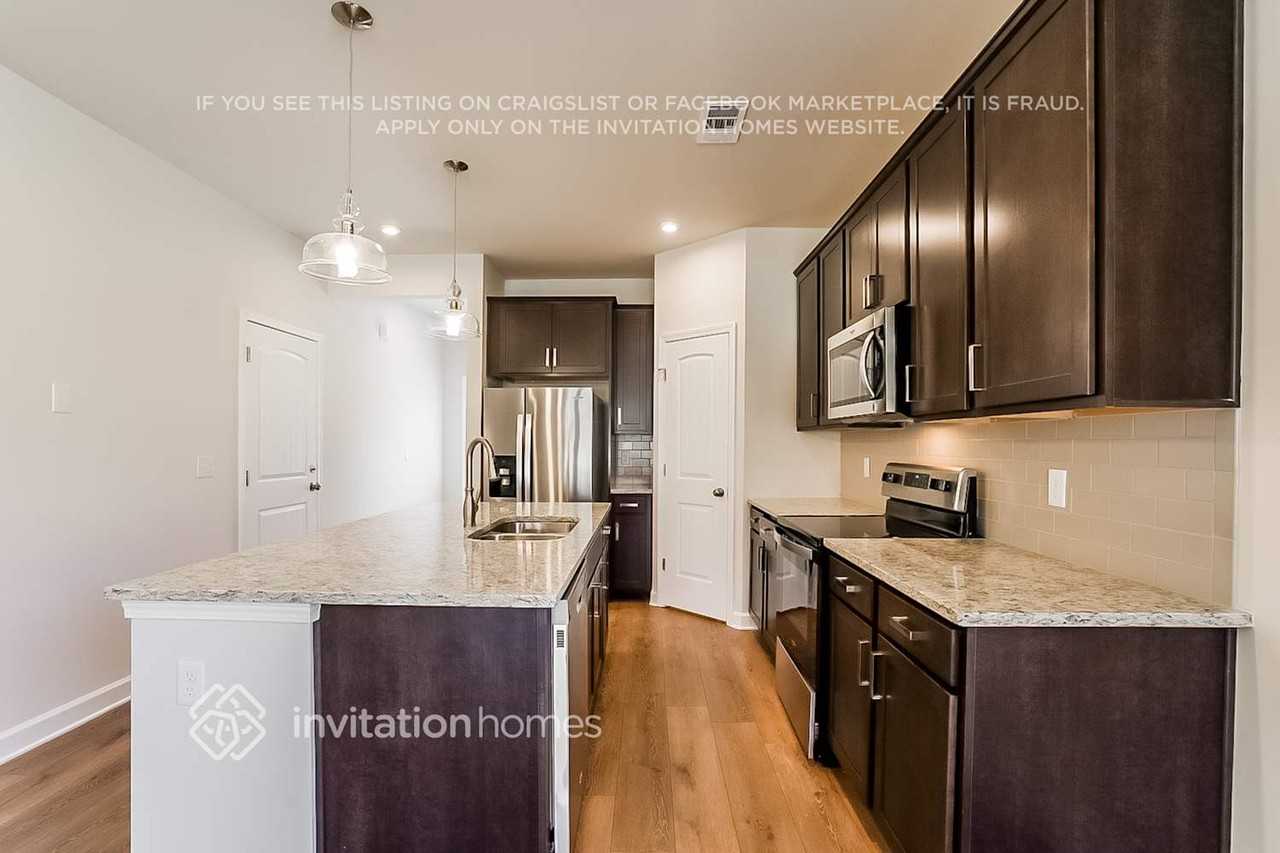 554 Becks Pl - Photo 4 of 16