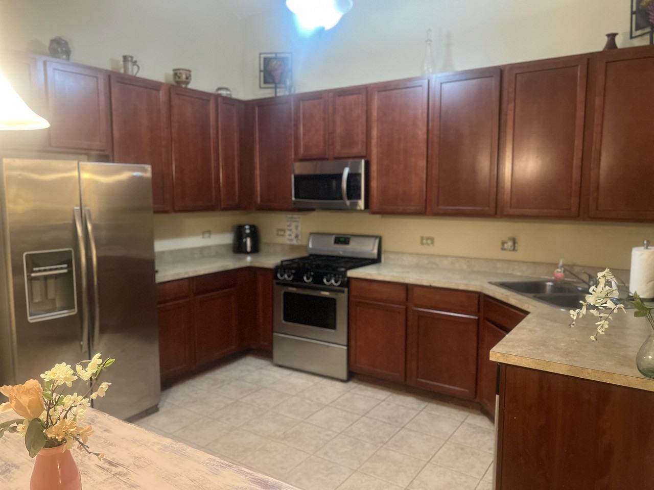 659 Arbor Circle - Photo 2 of 32