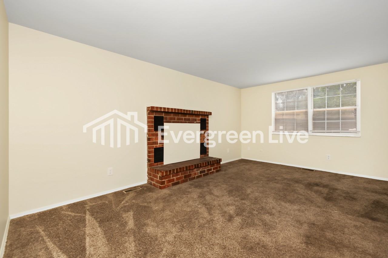 8346 Eagle Pass Dr - Photo 4 of 15