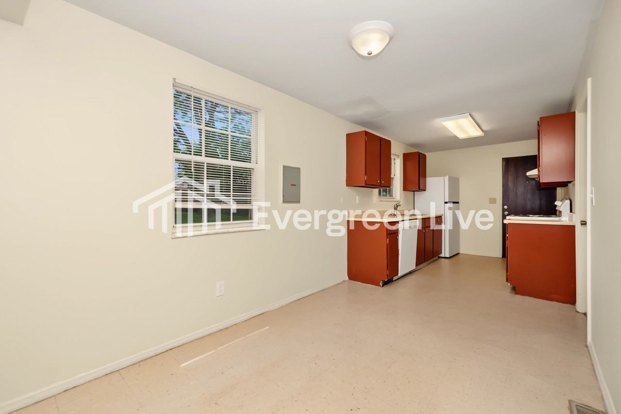 8346 Eagle Pass Dr - Photo 6 of 15