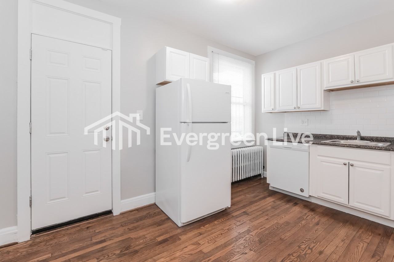 2734 E Biddle St - Photo 7 of 15