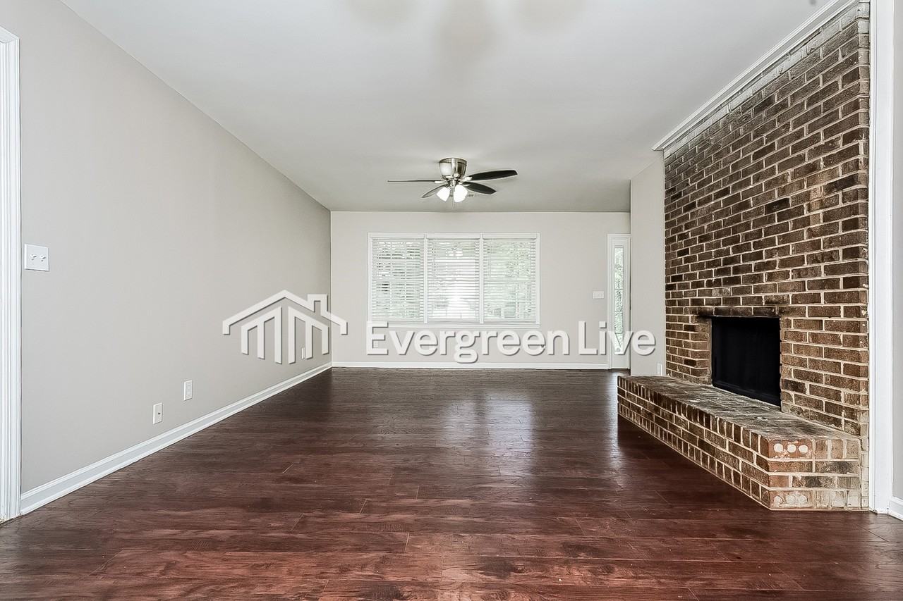 6458 Bobolink Ct - Photo 5 of 19