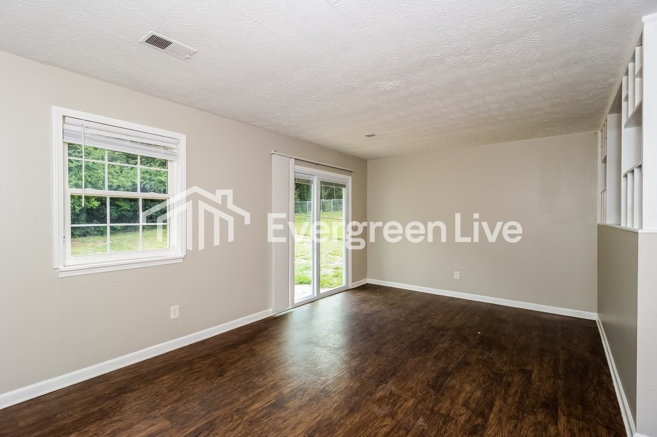 340 River Chase Dr - Photo 3 of 15