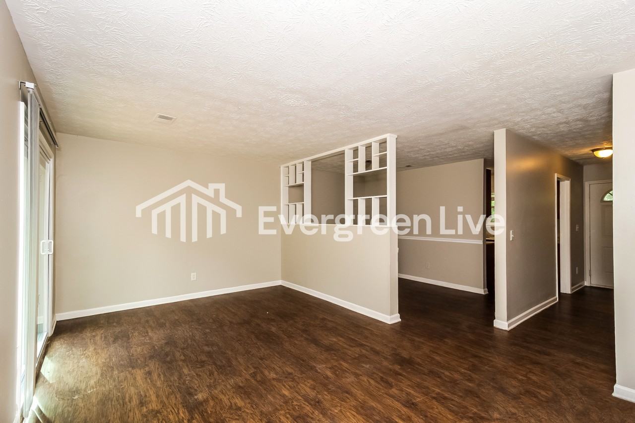 340 River Chase Dr - Photo 5 of 15