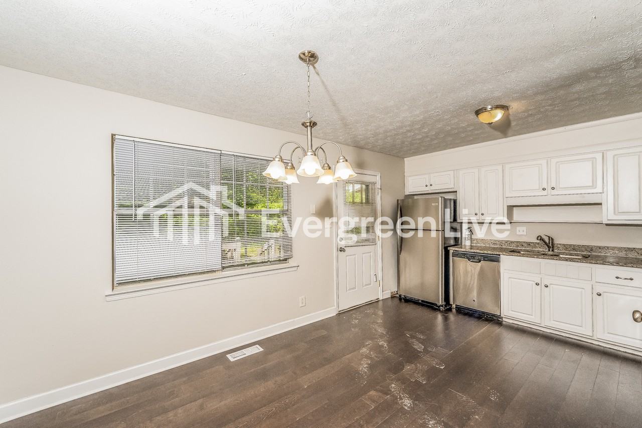 2525 Carmel Rd - Photo 3 of 15