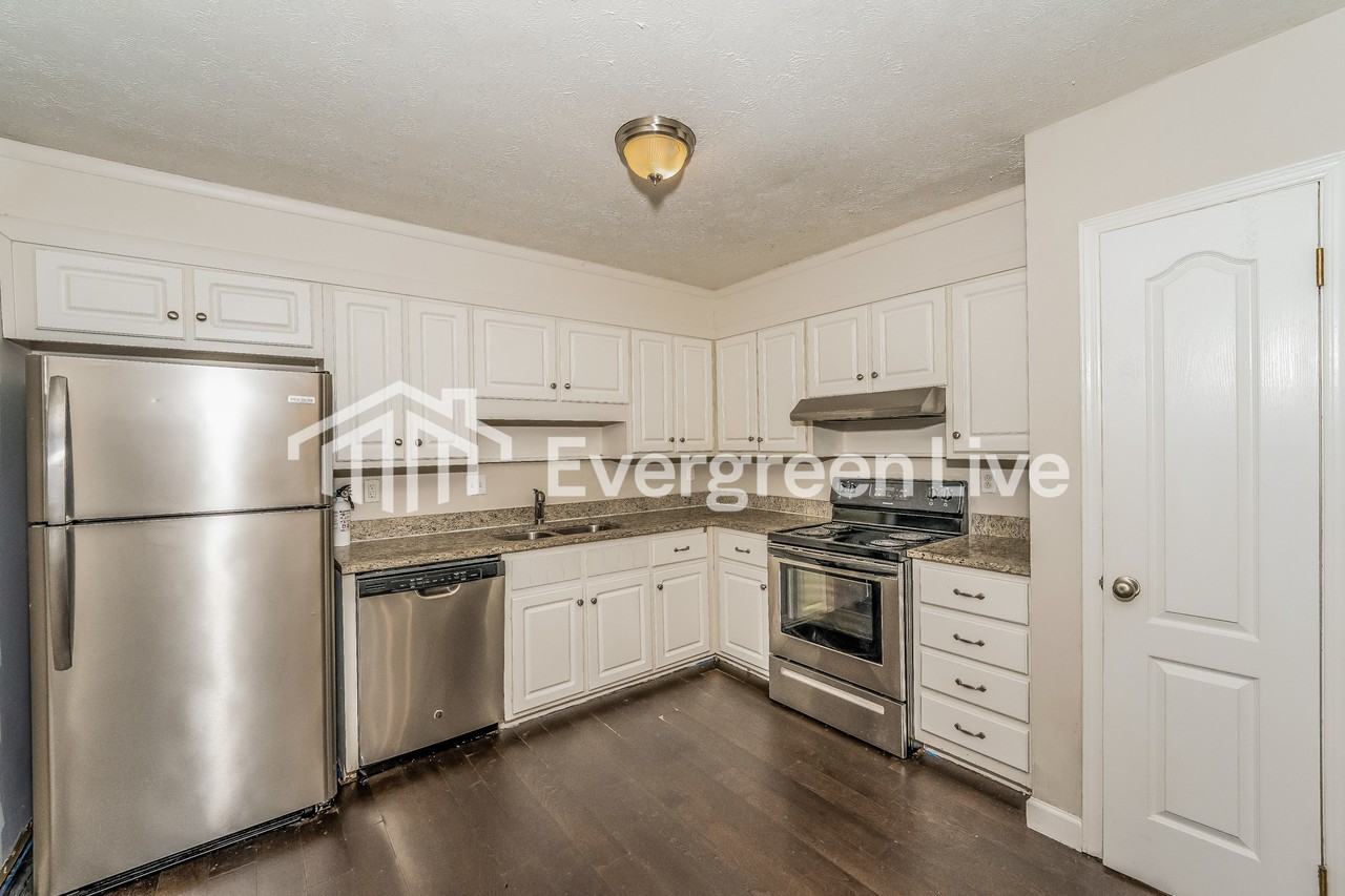 2525 Carmel Rd - Photo 4 of 15