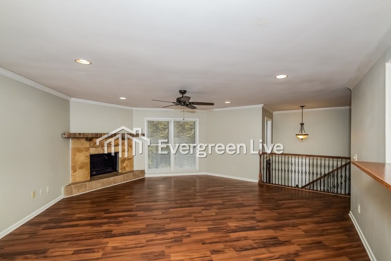 237 Russet Woods Dr - Photo 3 of 15