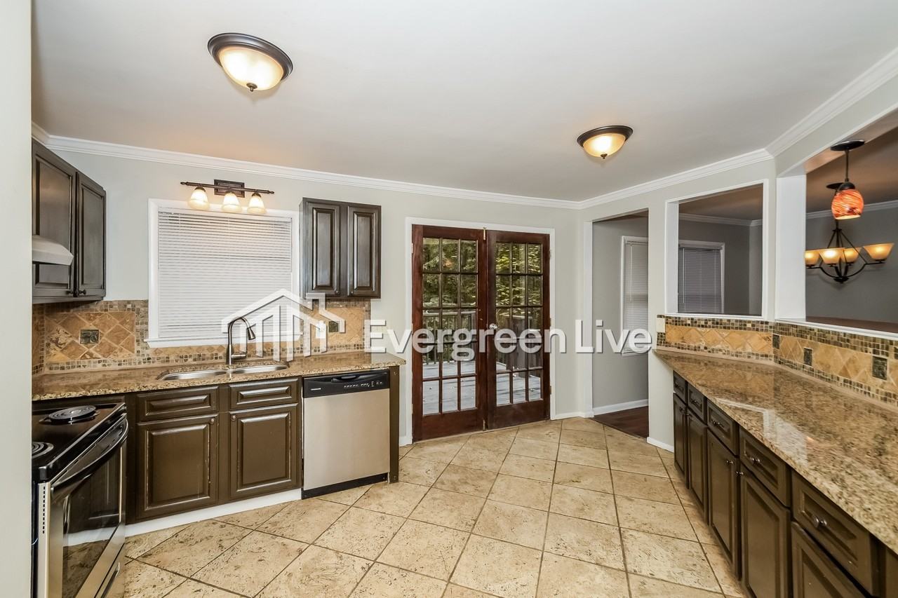 237 Russet Woods Dr - Photo 7 of 15