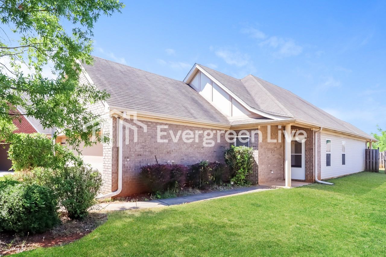 1798 Bradford Ln - Photo 3 of 15