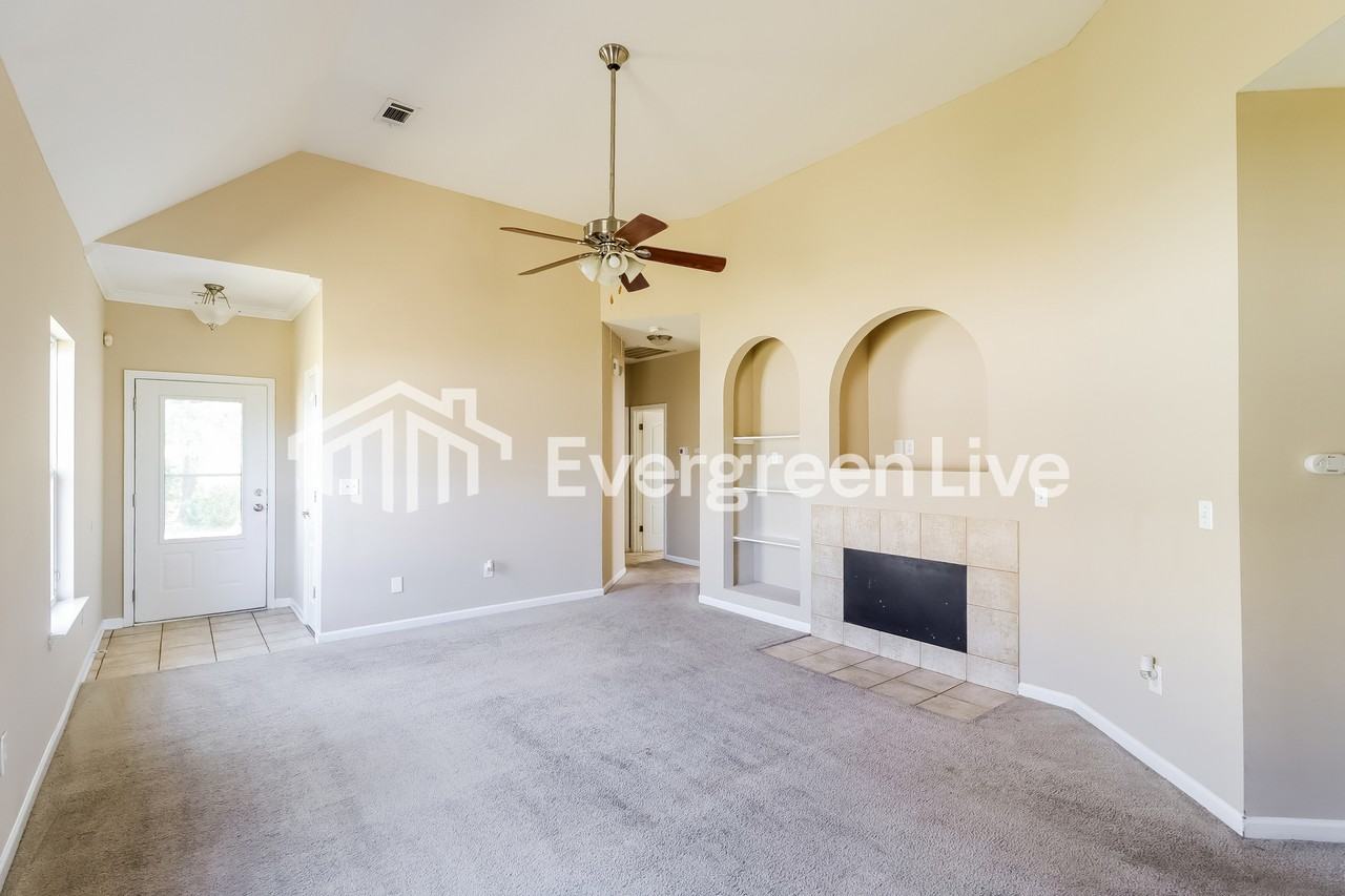 1798 Bradford Ln - Photo 4 of 15