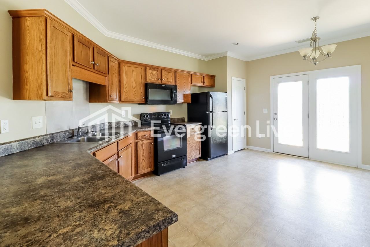 1798 Bradford Ln - Photo 6 of 15
