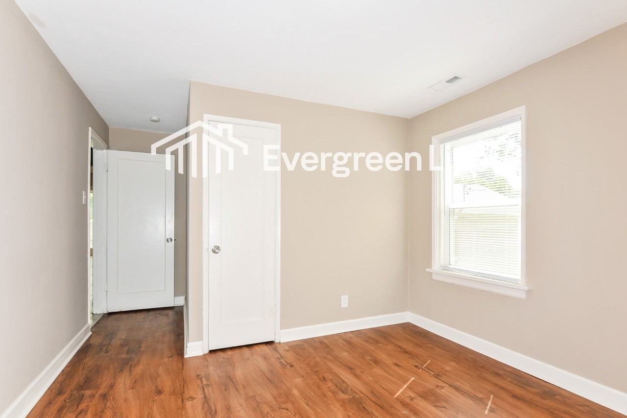 7515 Wayne Ave - Photo 4 of 17